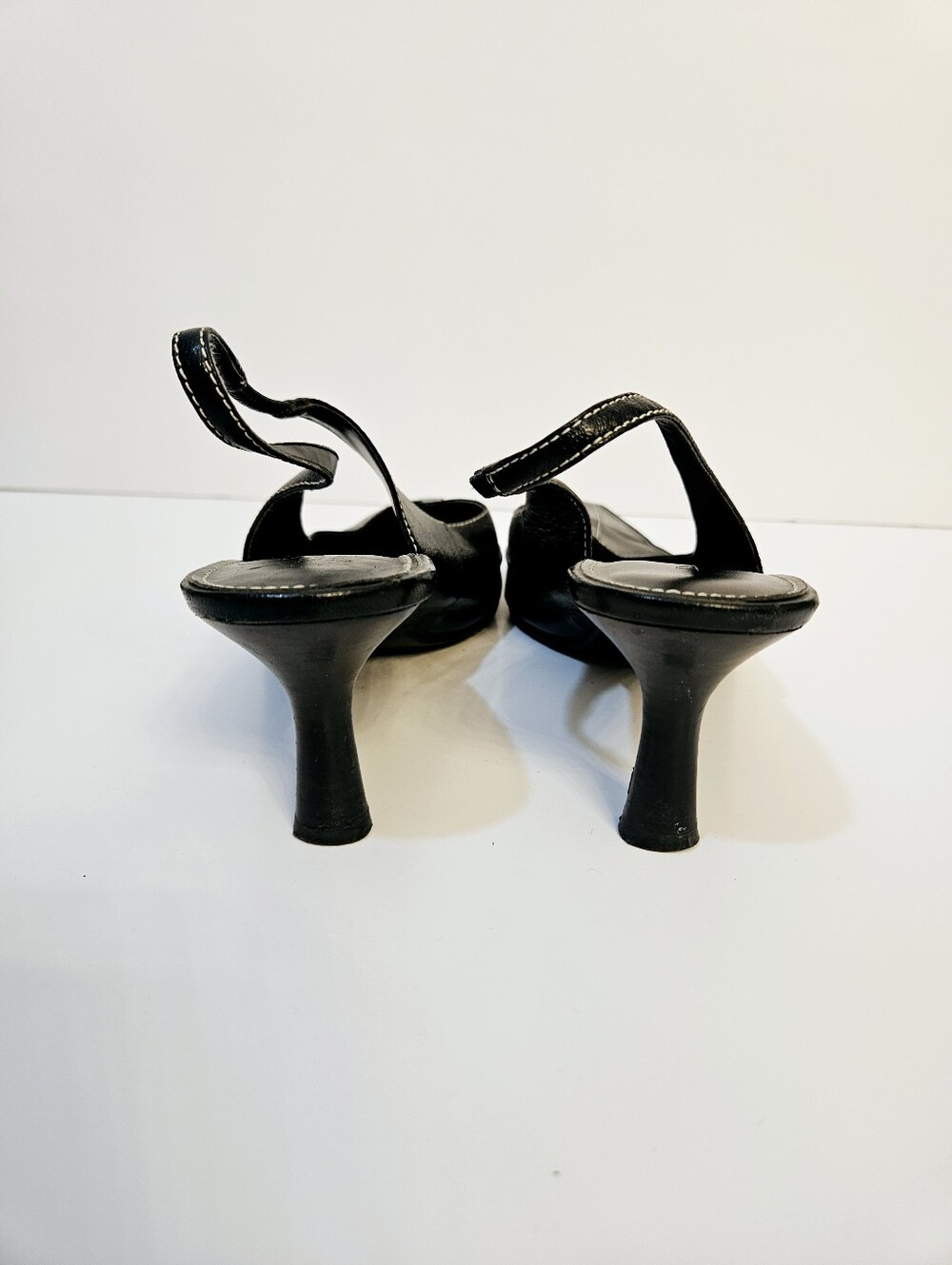 Vintage Y2K Karen Scott Slingback Heels Size 9.5 Black Leather White Stitch EUC - Picture 6 of 8